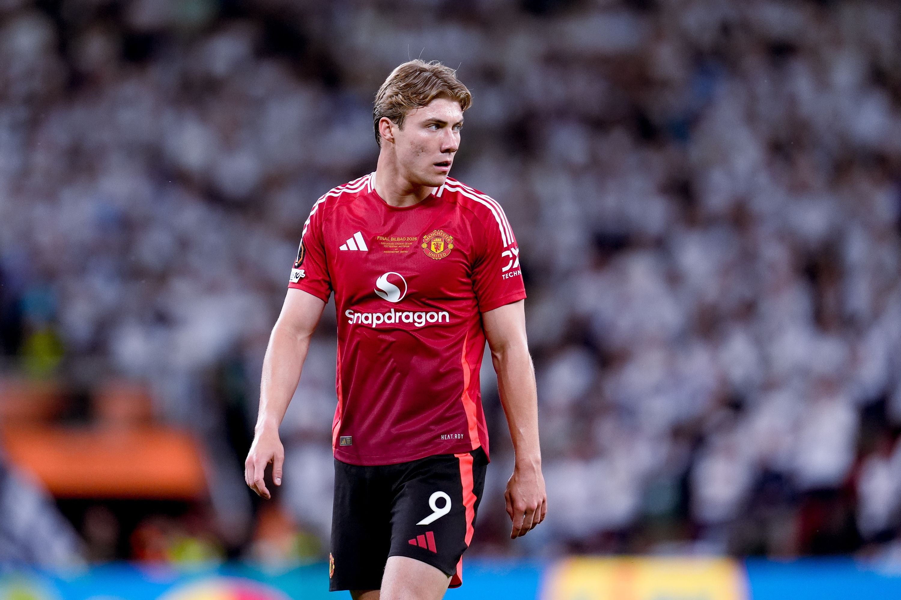 独立报：富勒姆询问了霍伊伦的情况，曼联更想他去国外