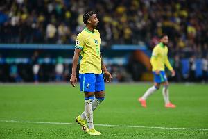 记者：在完成巴西国家队首秀后，多家俱乐部有意里尔后卫里贝罗